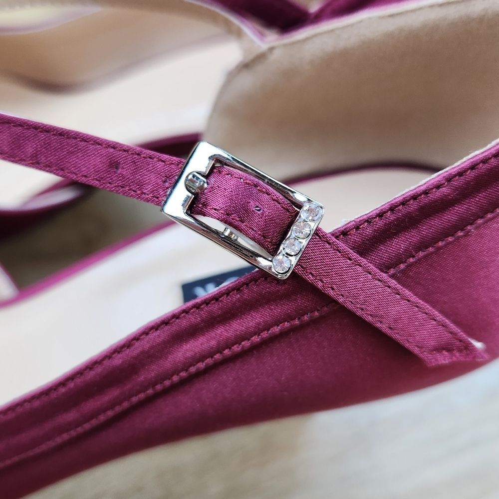 ☔️🩵NWOB Burgundy Satin Ankle Strap Kitten Heel Shoes Size 8 - Picture 10 of 14